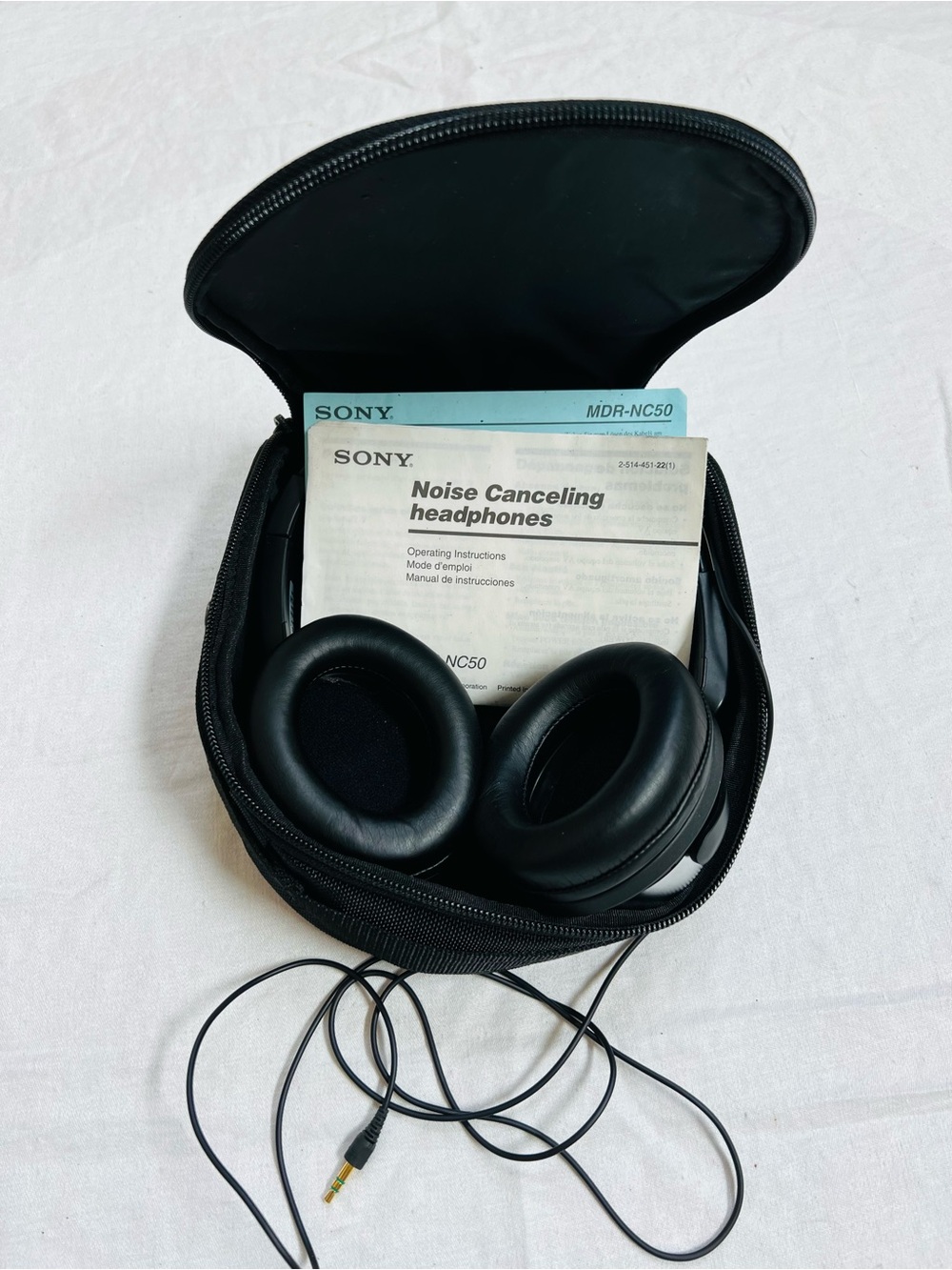 Sony MDR-NC50 Over the Ear Padded Noise Canceling Headphones Carrying Case Black